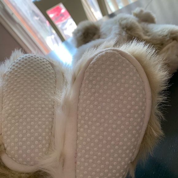 Faux fur hat and booties - Picture 3 of 3